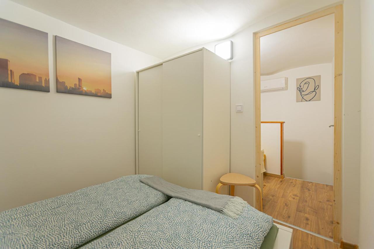 2 Bedroom Apartment In The Dob Street, Emerald Budapest Eksteriør billede