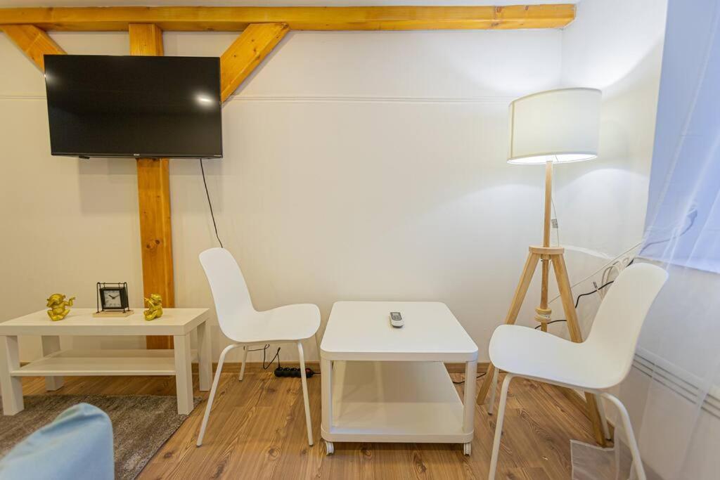 2 Bedroom Apartment In The Dob Street, Emerald Budapest Eksteriør billede